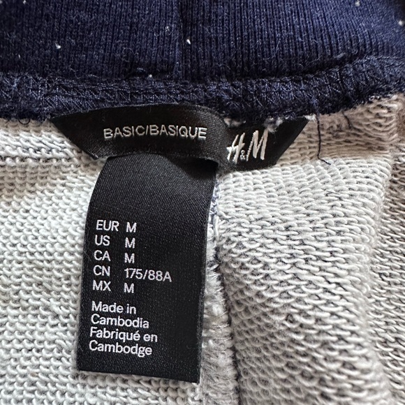 H&M Shorts - Picture 3 of 4